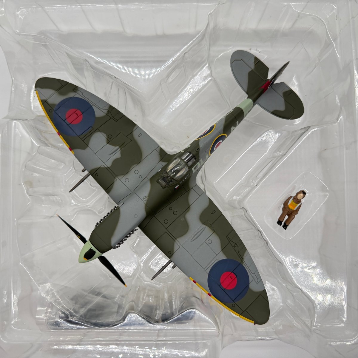 Hobby Master HA8305 1:48 Supermarine Spitfire Mk IX RAF No.312 Czech Sqn Otto Smik 1944 - Hobby Master