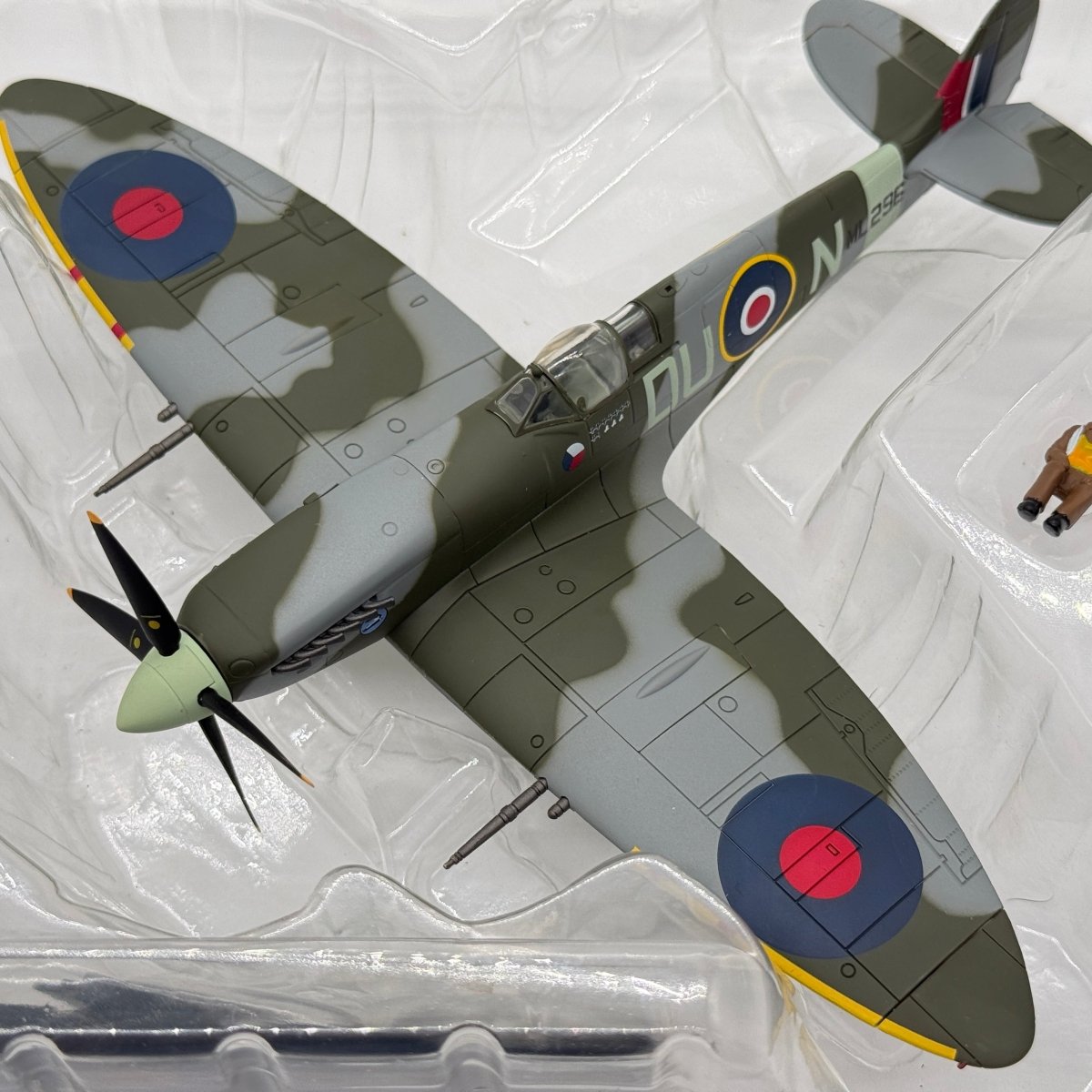 Hobby Master HA8305 1:48 Supermarine Spitfire Mk IX RAF No.312 Czech Sqn Otto Smik 1944 - Hobby Master