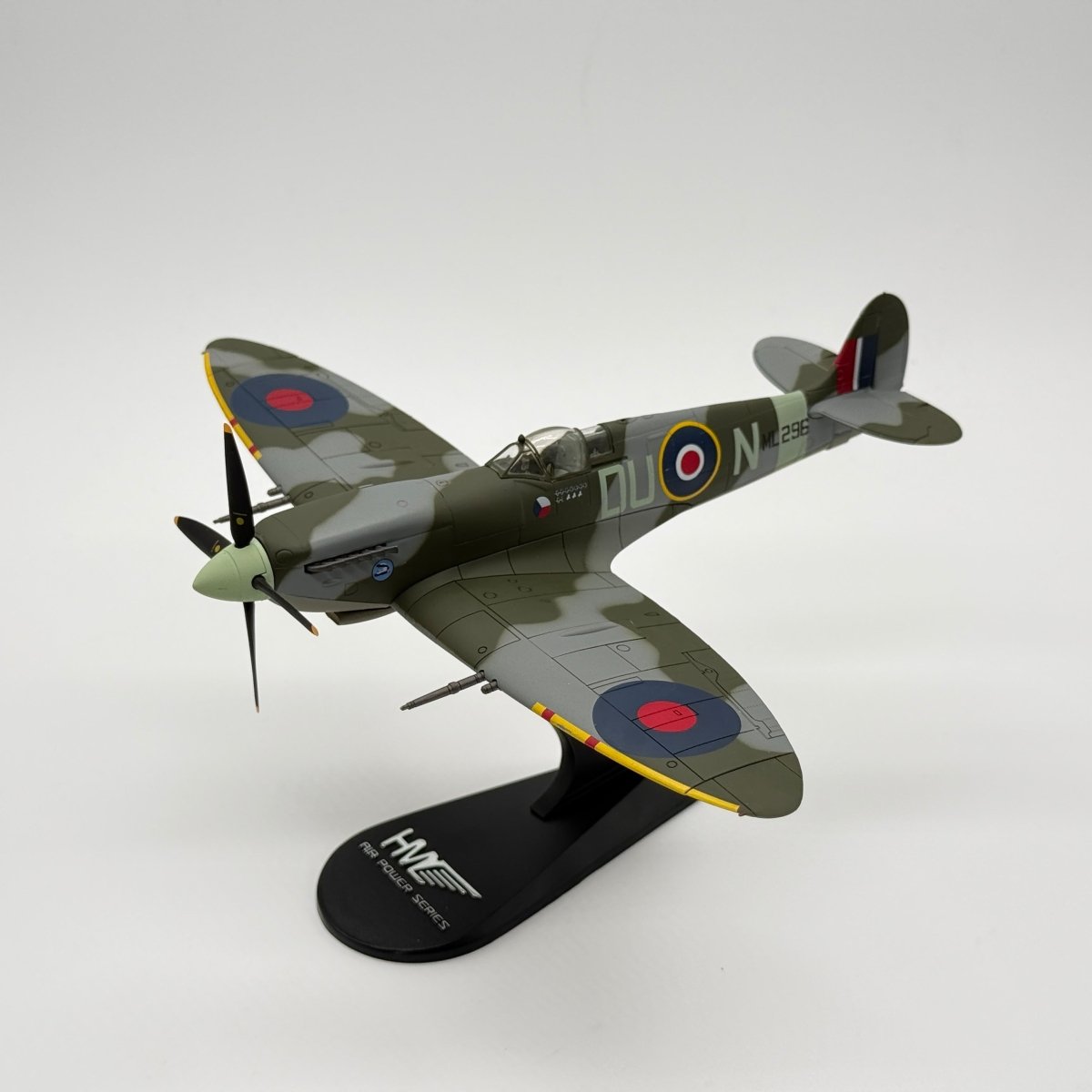 Hobby Master HA8305 1:48 Supermarine Spitfire Mk IX RAF No.312 Czech Sqn Otto Smik 1944 - Hobby Master