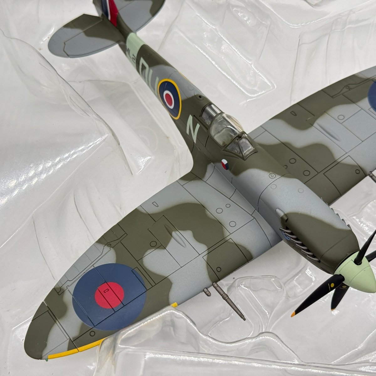 Hobby Master HA8305 1:48 Supermarine Spitfire Mk IX RAF No.312 Czech Sqn Otto Smik 1944 - Hobby Master