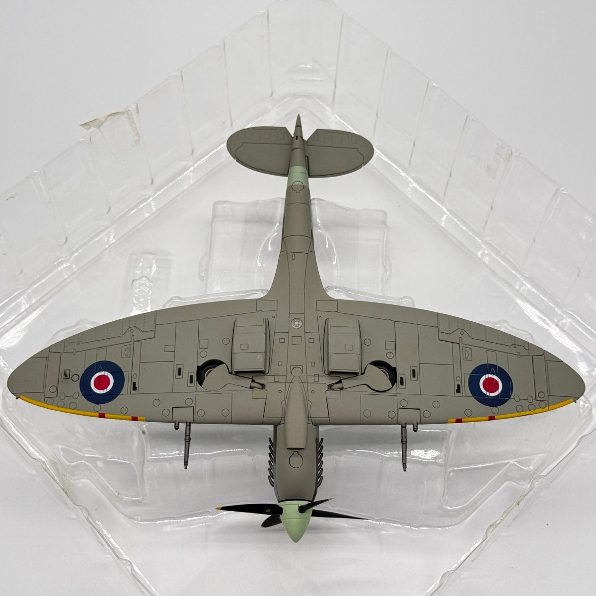 Hobby Master HA8305 1:48 Supermarine Spitfire Mk IX RAF No.312 Czech Sqn Otto Smik 1944 - Hobby Master