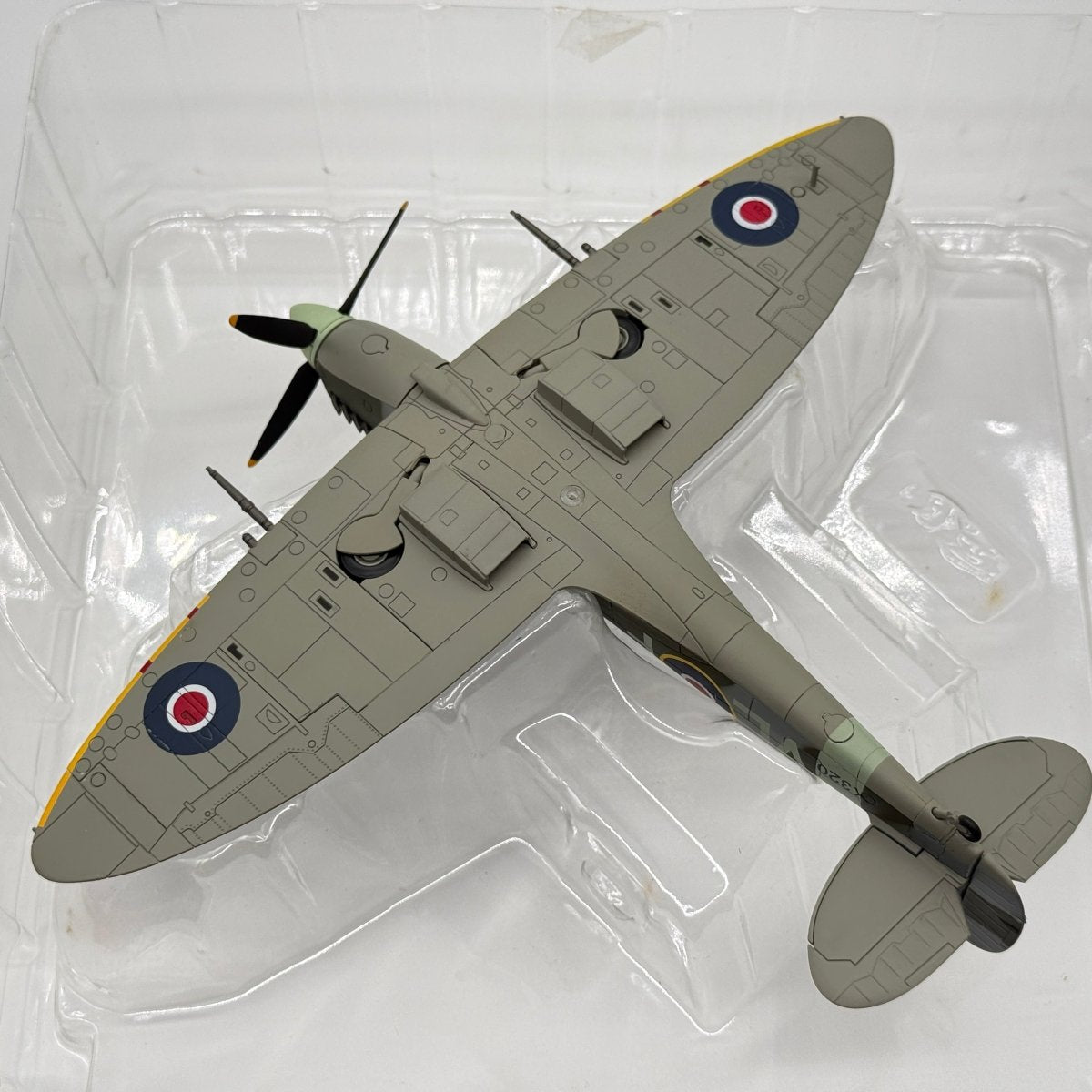 Hobby Master HA8306 1:48 Supermarine Spitfire Mk IX RAF No.322 Dutch Sqn 1944 - Hobby Master