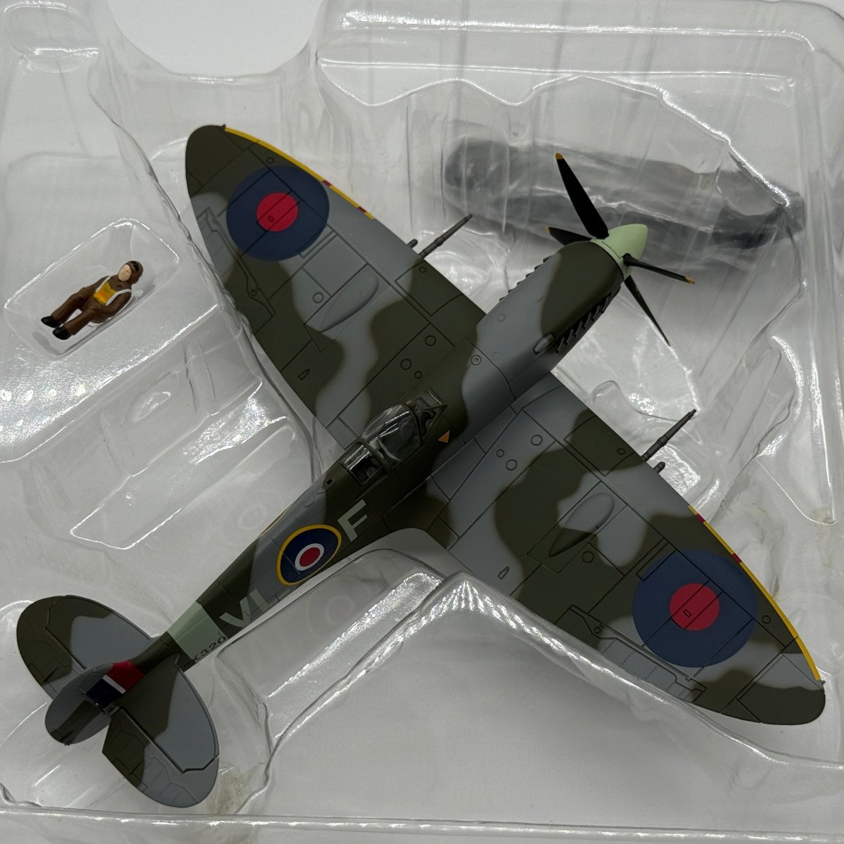 Hobby Master HA8306 1:48 Supermarine Spitfire Mk IX RAF No.322 Dutch Sqn 1944 - Hobby Master