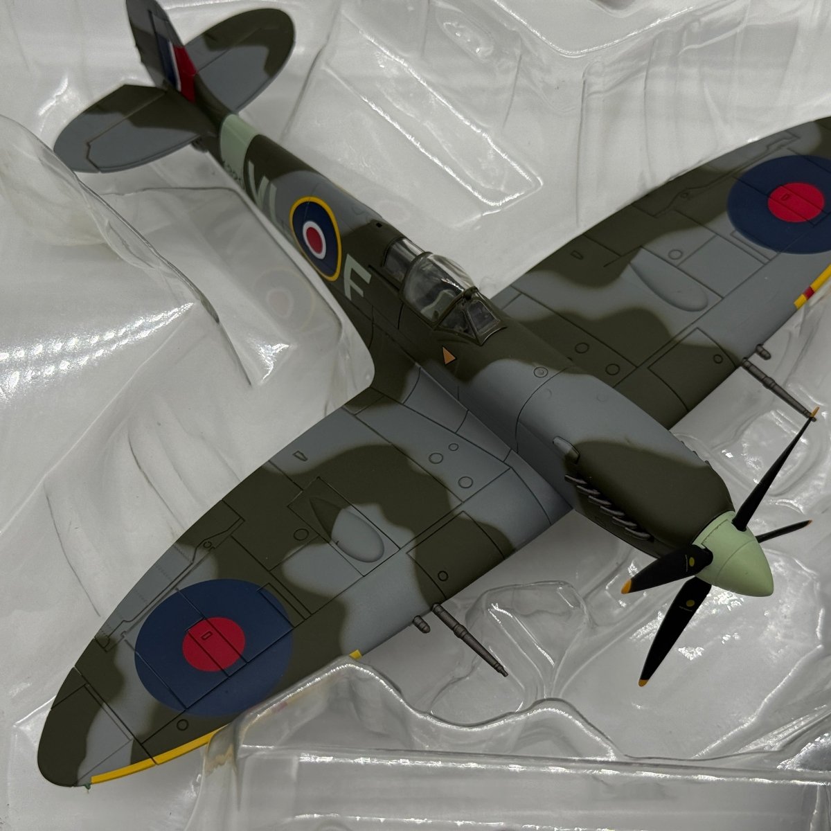 Hobby Master HA8306 1:48 Supermarine Spitfire Mk IX RAF No.322 Dutch Sqn 1944 - Hobby Master