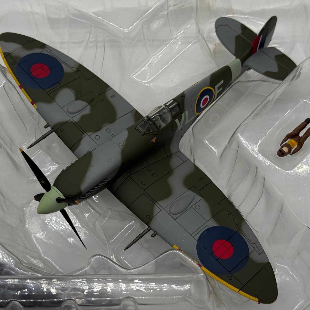 Hobby Master HA8306 1:48 Supermarine Spitfire Mk IX RAF No.322 Dutch Sqn 1944 - Hobby Master