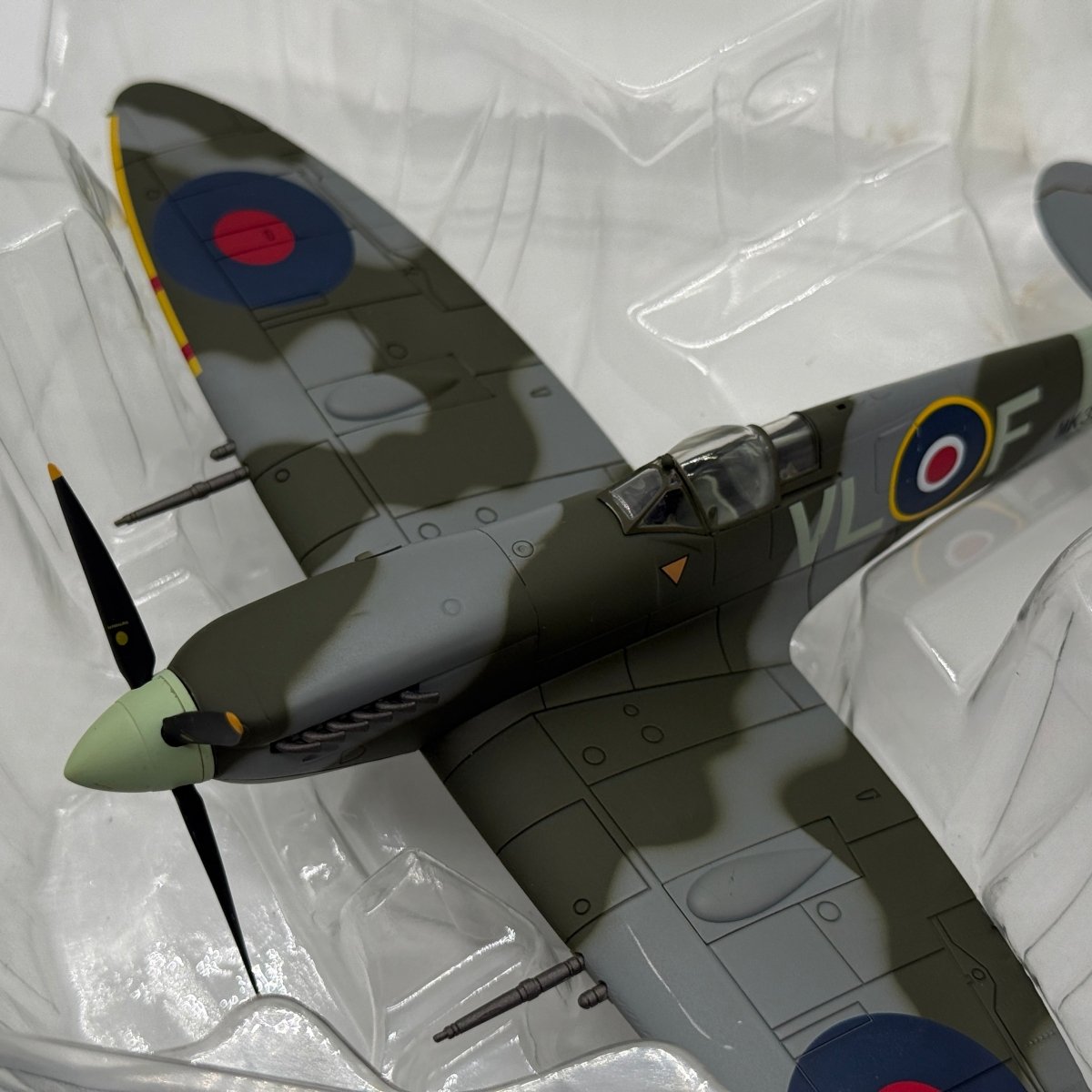 Hobby Master HA8306 1:48 Supermarine Spitfire Mk IX RAF No.322 Dutch Sqn 1944 - Hobby Master