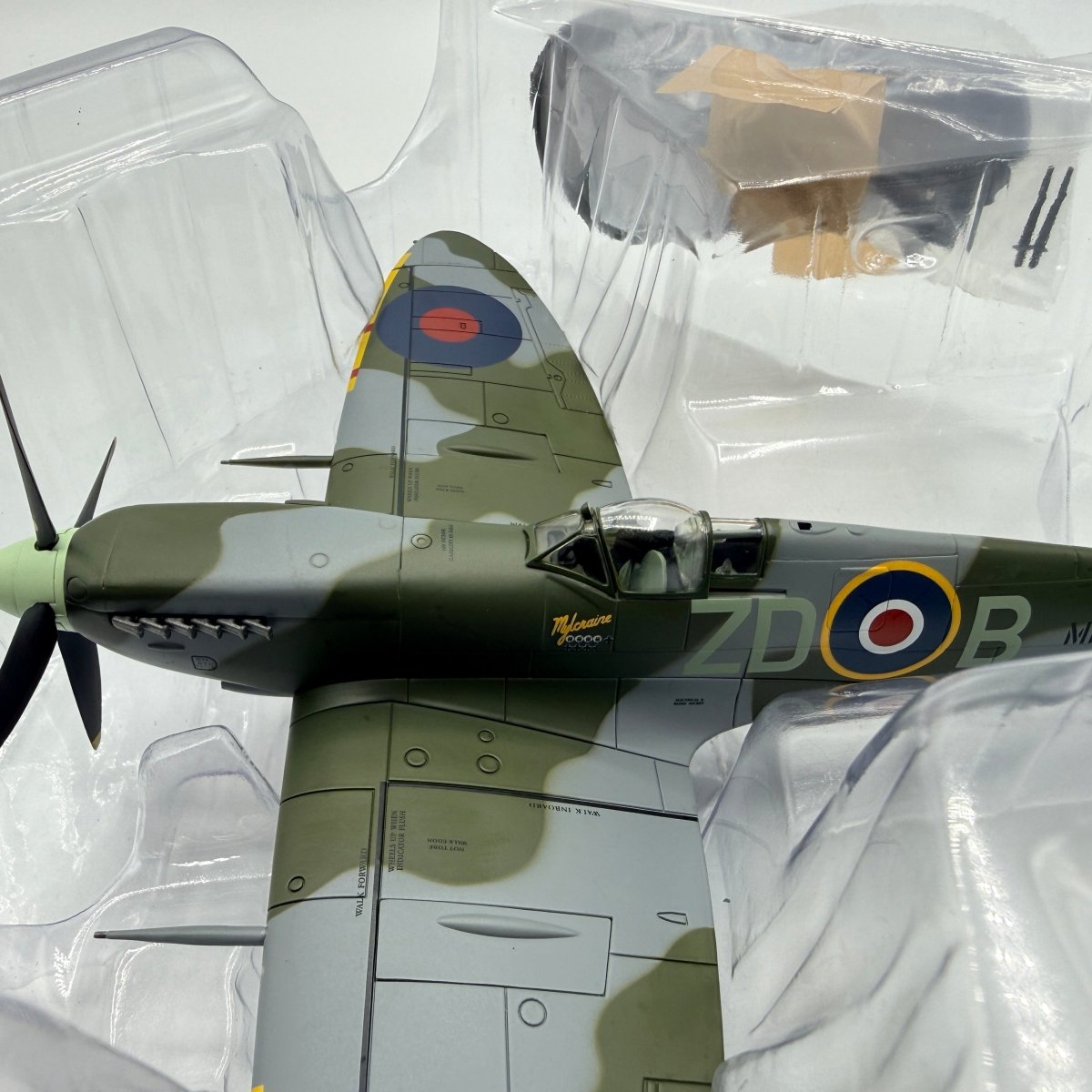 Hobby Master HA8319 1:48 Supermarine Spitfire Mk IX, RAF 222 Sqn Duxford Model - Hobby Master