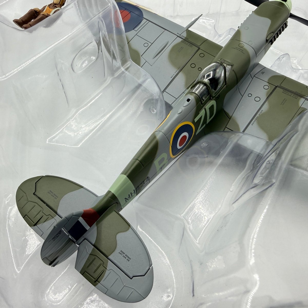 Hobby Master HA8319 1:48 Supermarine Spitfire Mk IX, RAF 222 Sqn Duxford Model - Hobby Master