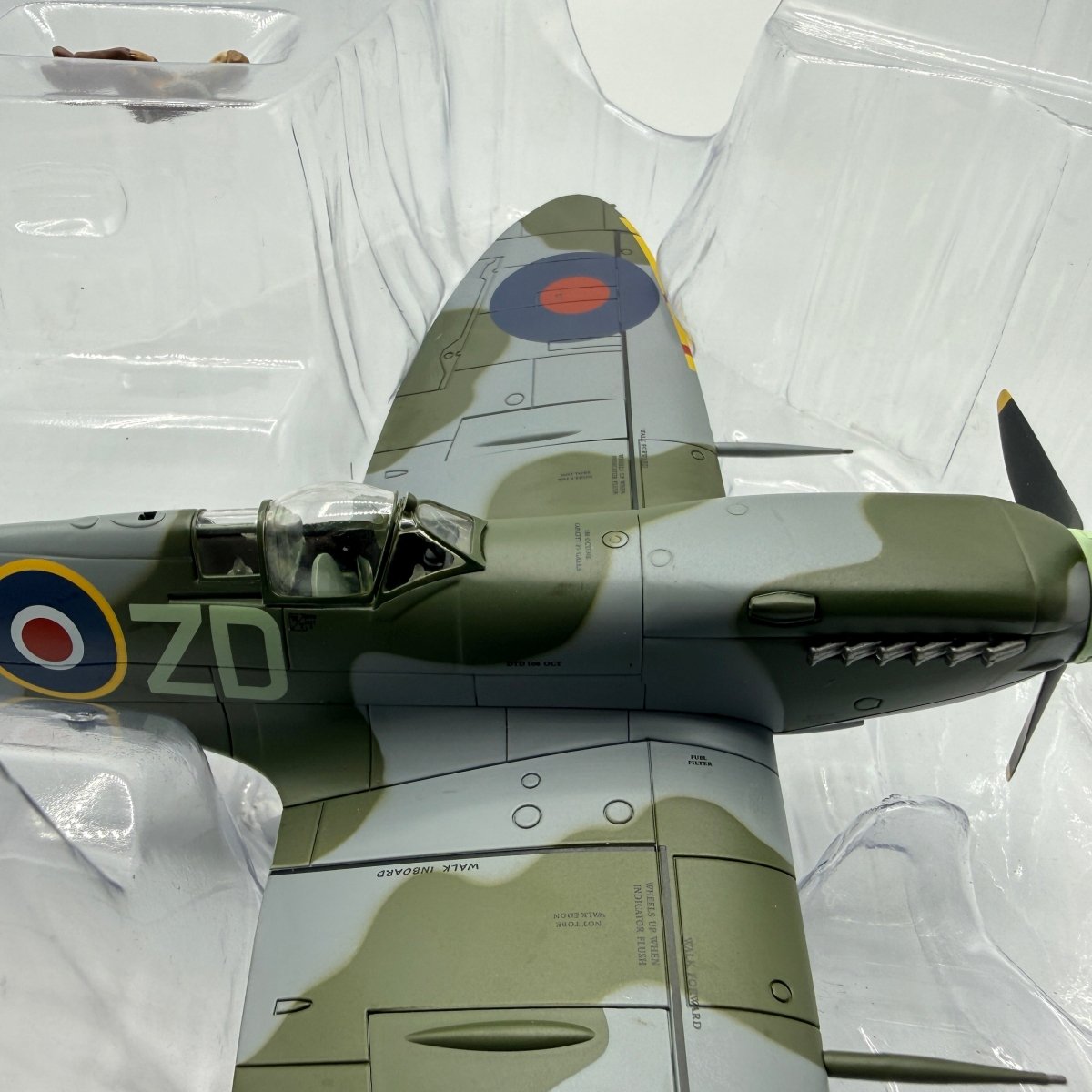 Hobby Master HA8319 1:48 Supermarine Spitfire Mk IX, RAF 222 Sqn Duxford Model - Hobby Master