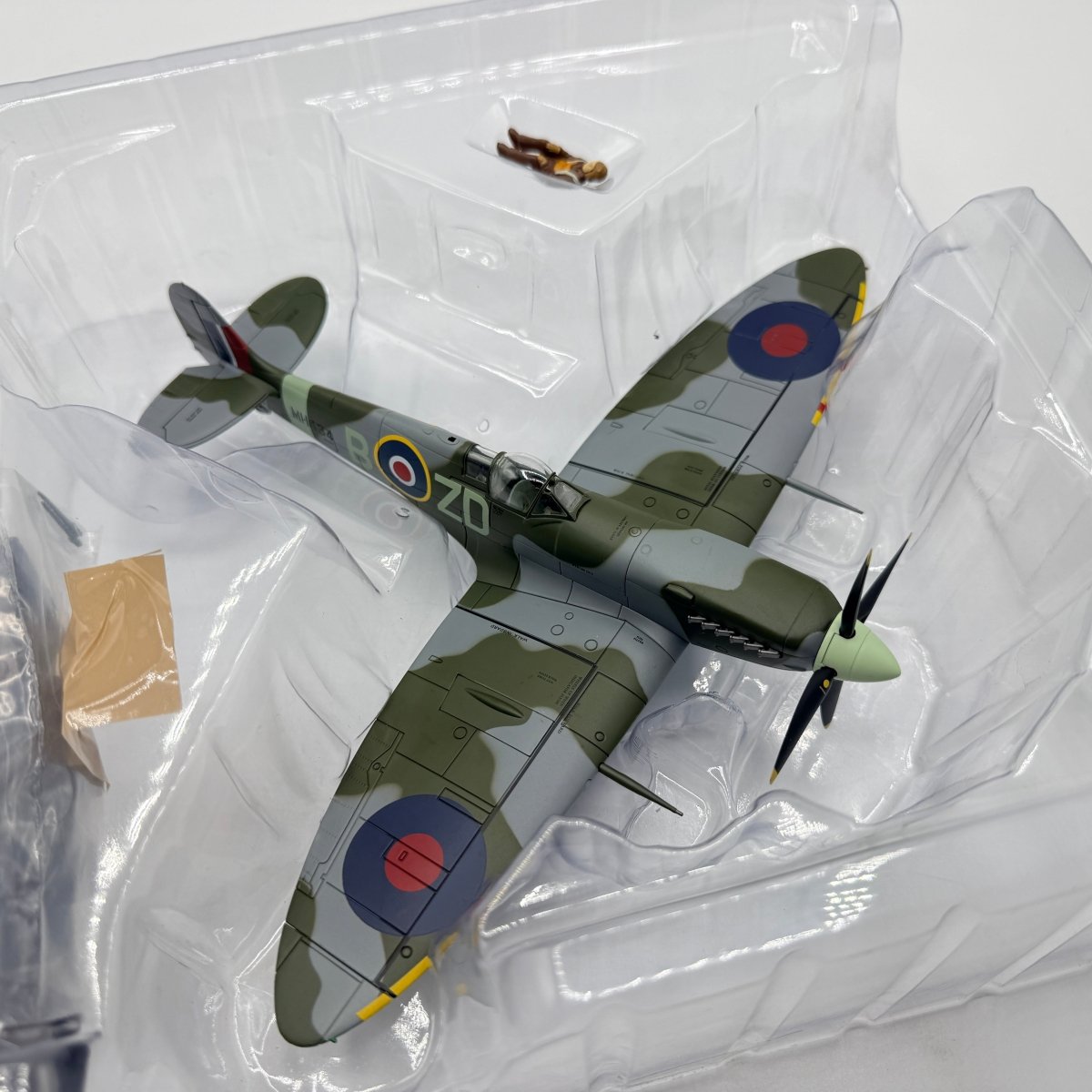 Hobby Master HA8319 1:48 Supermarine Spitfire Mk IX, RAF 222 Sqn Duxford Model - Hobby Master