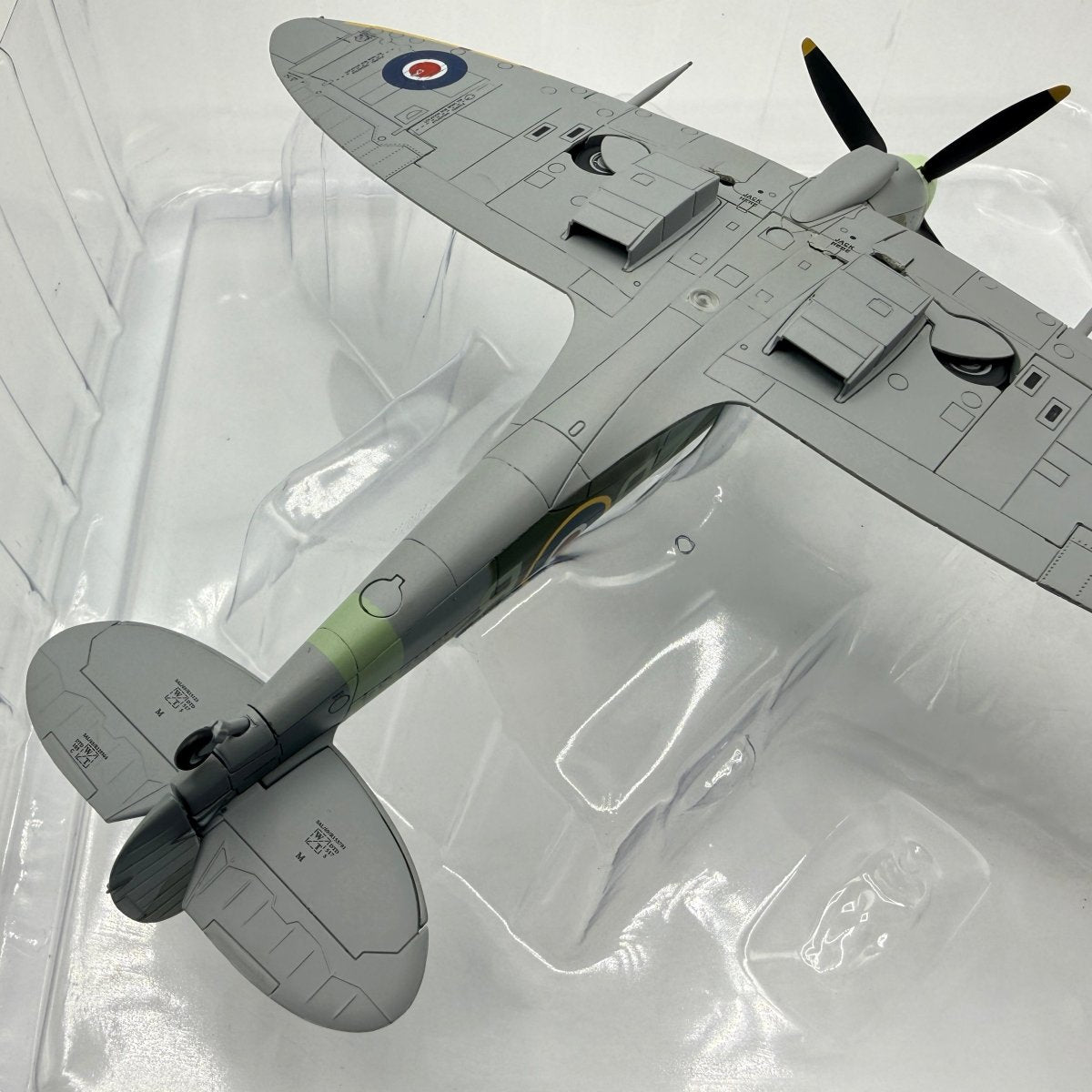 Hobby Master HA8319 1:48 Supermarine Spitfire Mk IX, RAF 222 Sqn Duxford Model - Hobby Master