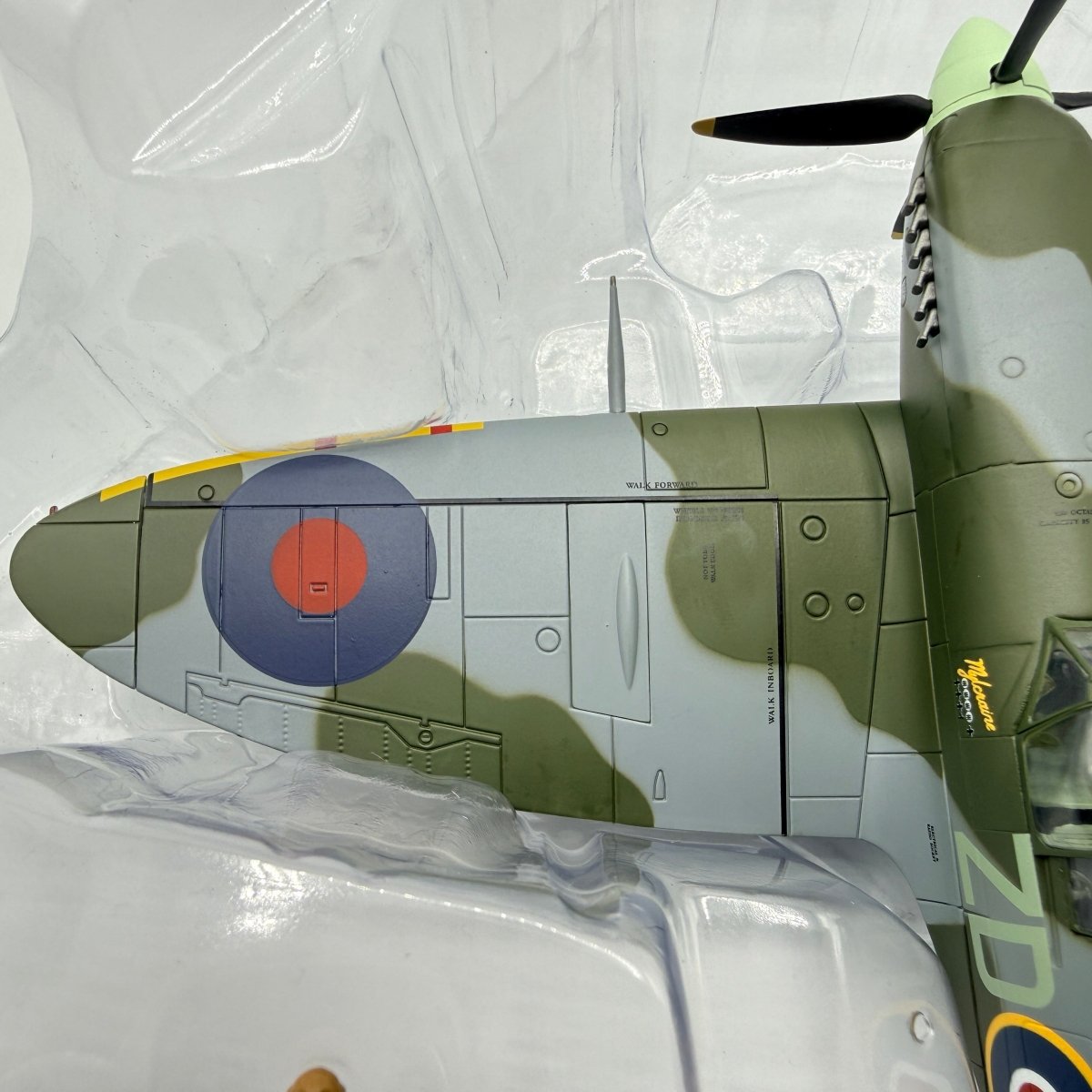 Hobby Master HA8319 1:48 Supermarine Spitfire Mk IX, RAF 222 Sqn Duxford Model - Hobby Master