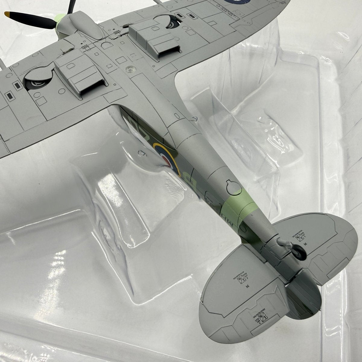 Hobby Master HA8319 1:48 Supermarine Spitfire Mk IX, RAF 222 Sqn Duxford Model - Hobby Master