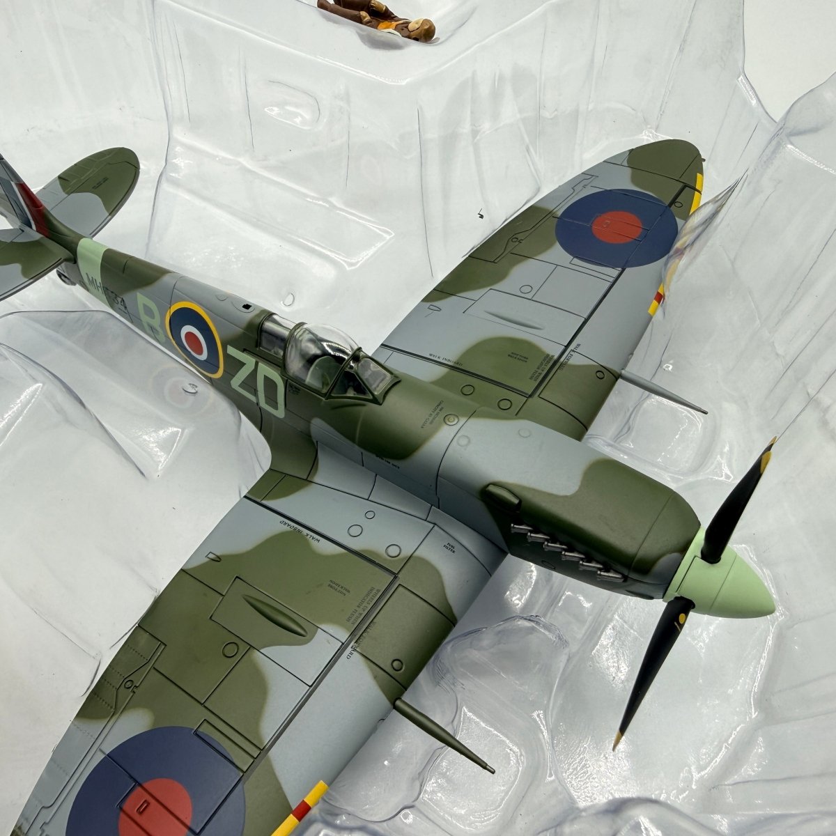 Hobby Master HA8319 1:48 Supermarine Spitfire Mk IX, RAF 222 Sqn Duxford Model - Hobby Master