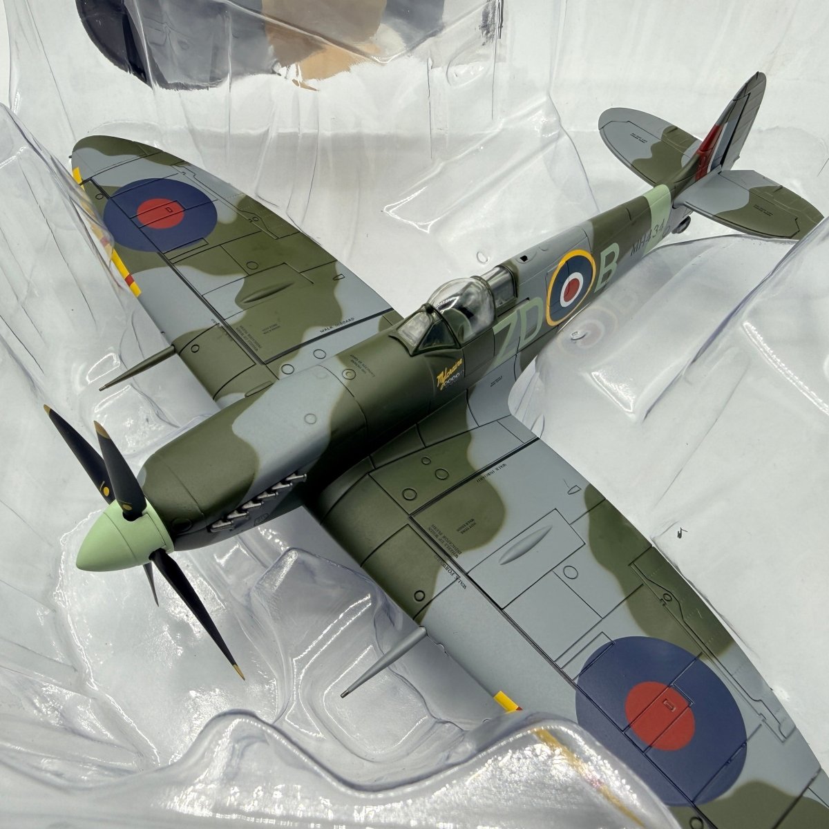 Hobby Master HA8319 1:48 Supermarine Spitfire Mk IX, RAF 222 Sqn Duxford Model - Hobby Master