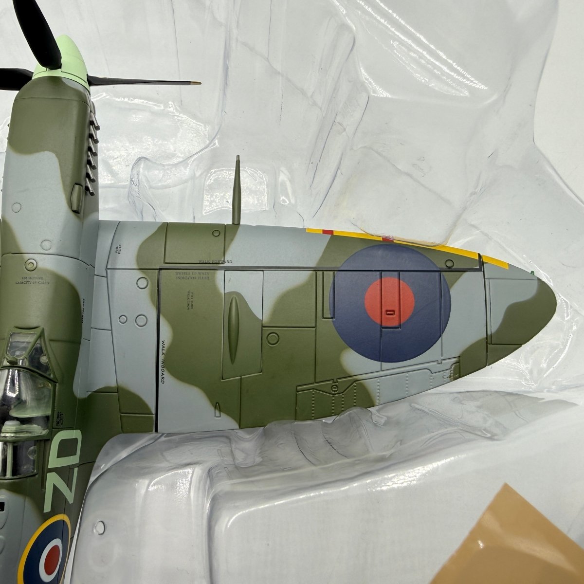 Hobby Master HA8319 1:48 Supermarine Spitfire Mk IX, RAF 222 Sqn Duxford Model - Hobby Master