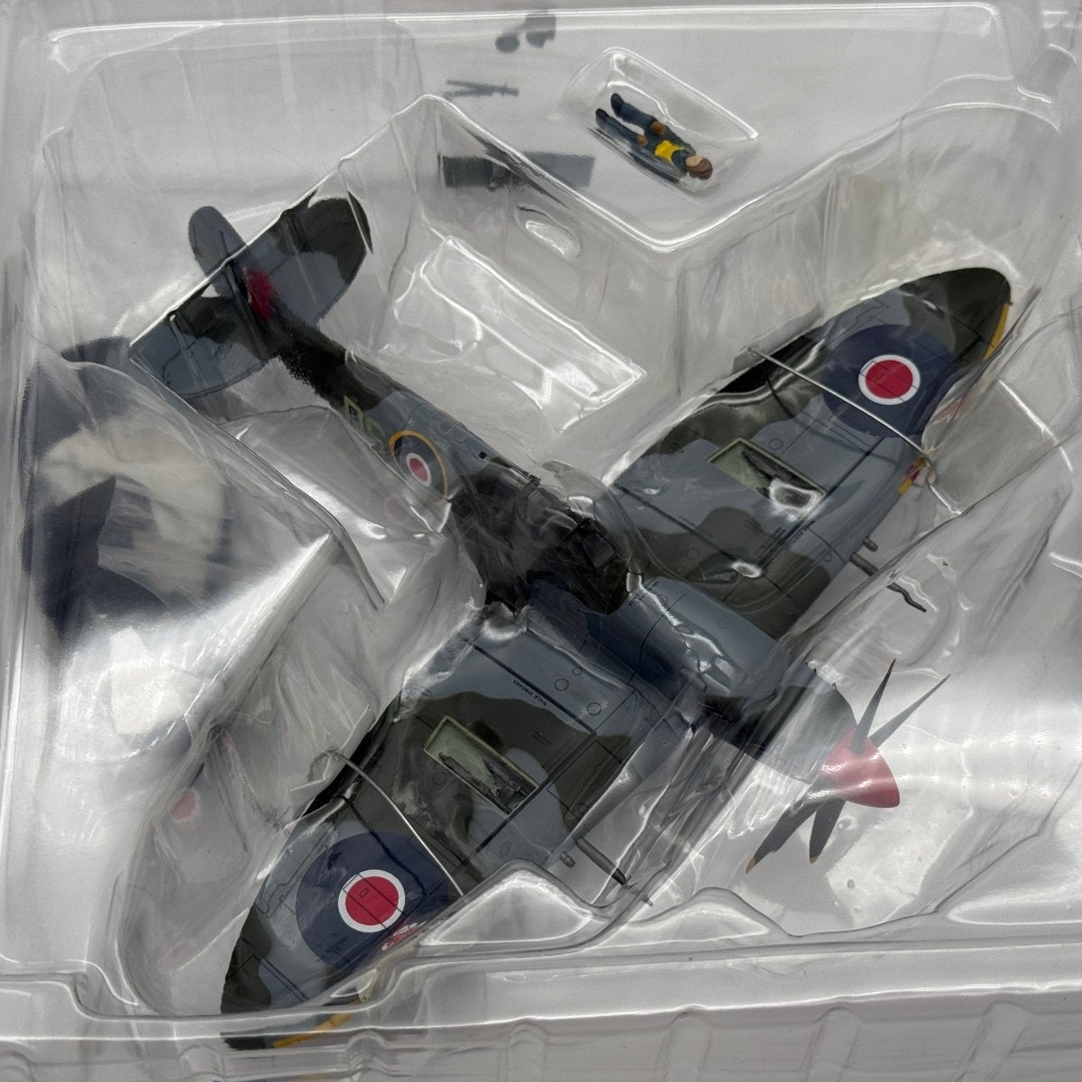 Hobby Master HA8323 1:48 Supermarine Spitfire LF Mk IX MH884 W. Duncan-Smith No.324 Wing RAF Ravenna Italy 1944 - Hobby Master