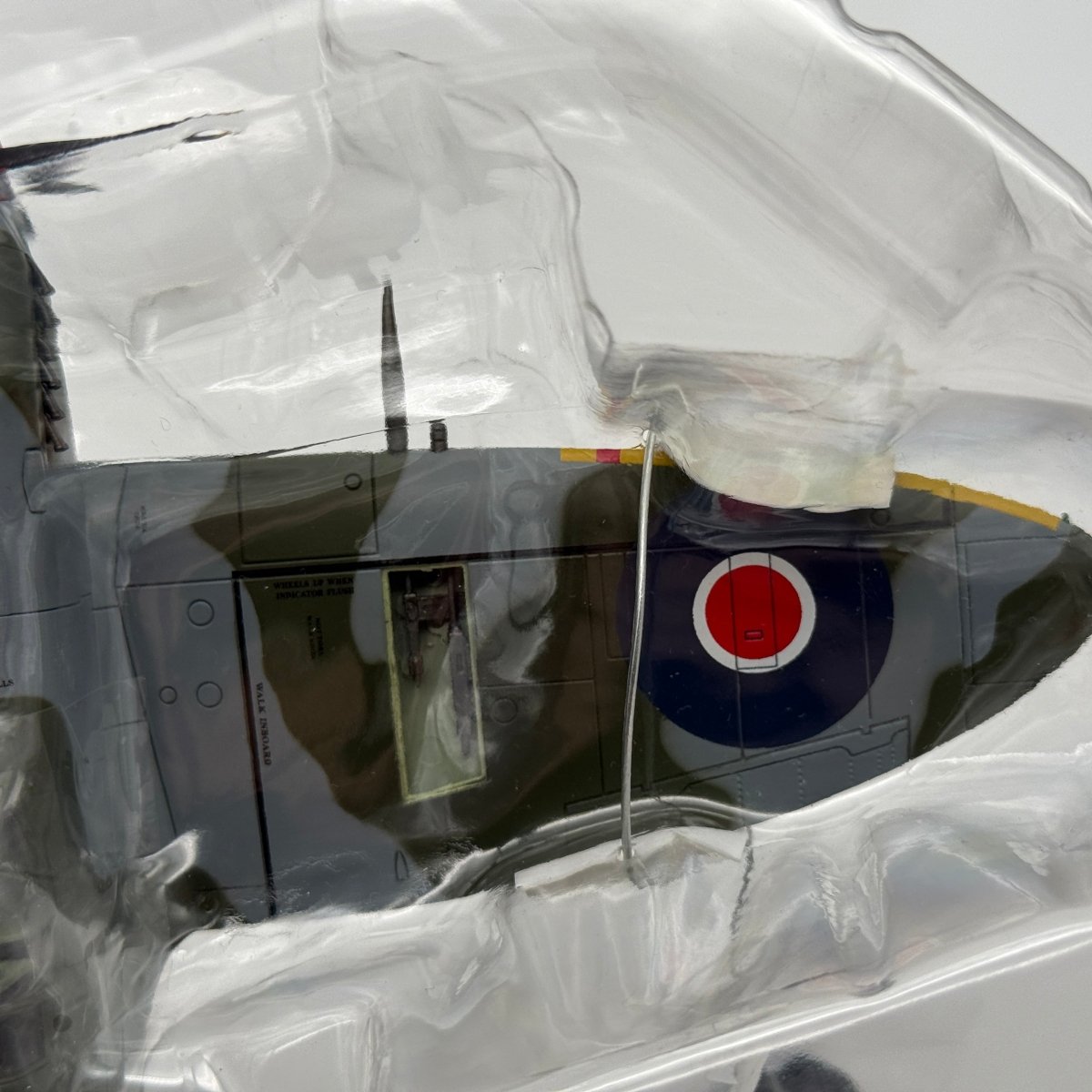 Hobby Master HA8323 1:48 Supermarine Spitfire LF Mk IX MH884 W. Duncan-Smith No.324 Wing RAF Ravenna Italy 1944 - Hobby Master