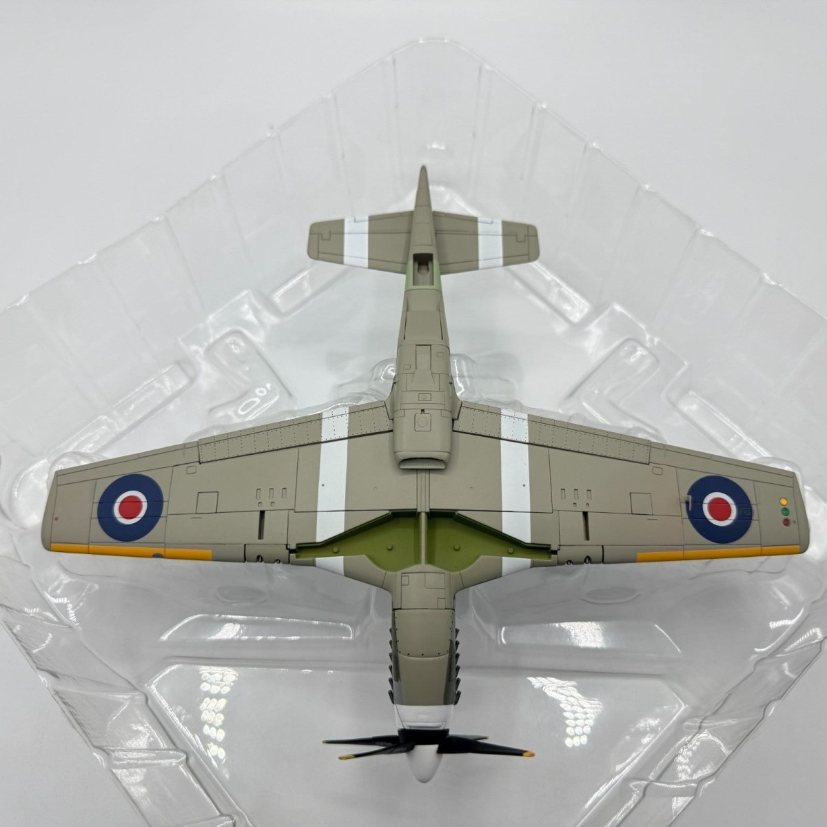 Hobby Master HA8502 1:48 P - 51 Mustang Mk.III Royal Canadian Air Force - Hobby Master