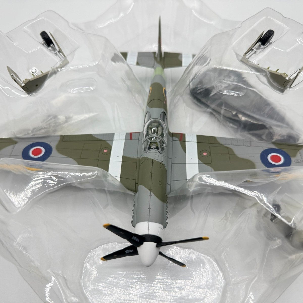 Hobby Master HA8502 1:48 P - 51 Mustang Mk.III Royal Canadian Air Force - Hobby Master