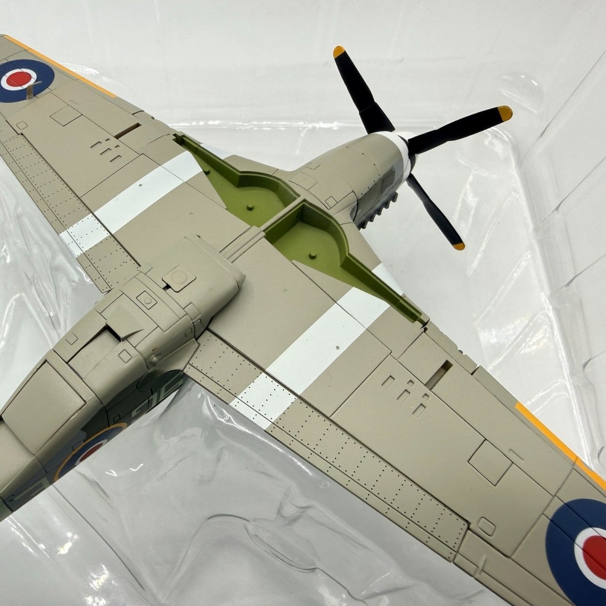 Hobby Master HA8502 1:48 P - 51 Mustang Mk.III Royal Canadian Air Force - Hobby Master