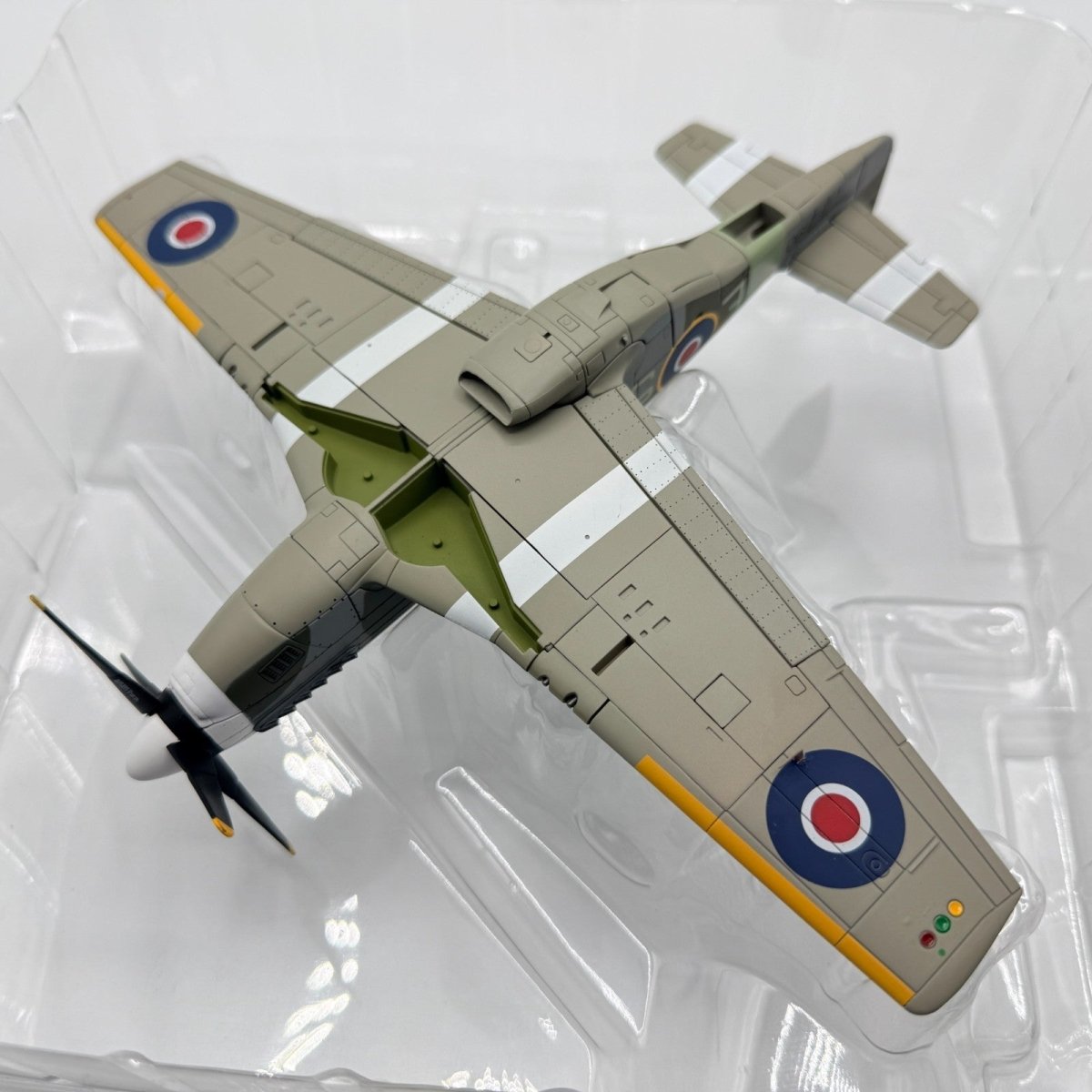Hobby Master HA8502 1:48 P - 51 Mustang Mk.III Royal Canadian Air Force - Hobby Master