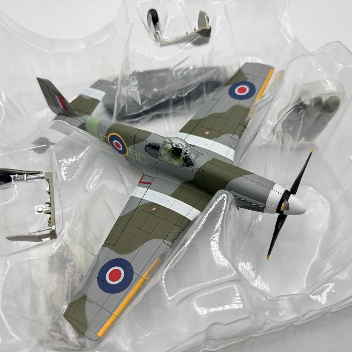Hobby Master HA8502 1:48 P - 51 Mustang Mk.III Royal Canadian Air Force - Hobby Master
