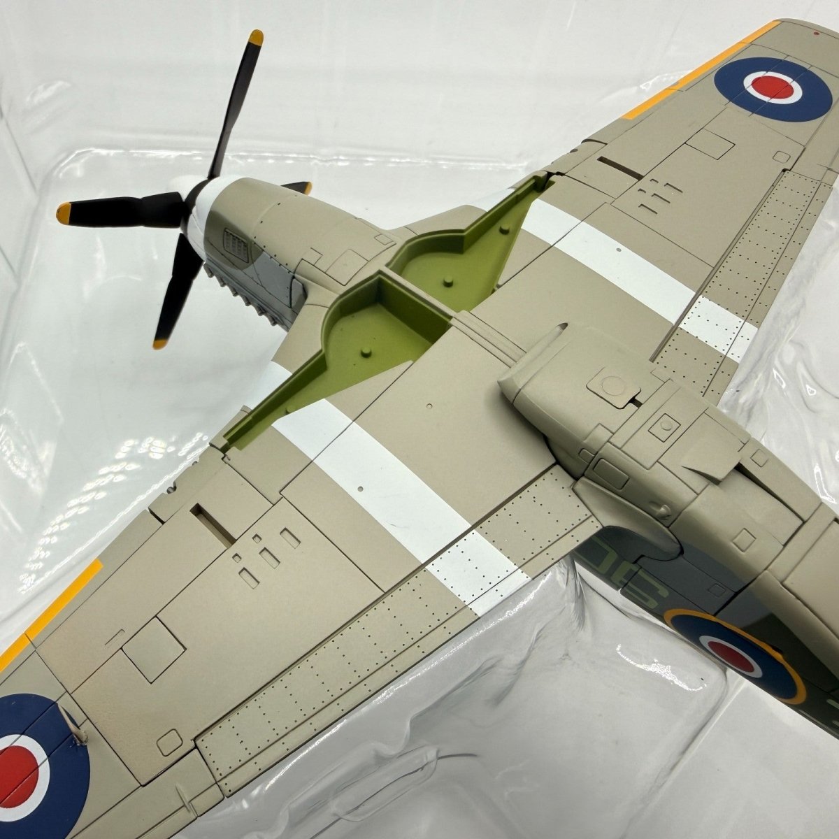 Hobby Master HA8502 1:48 P - 51 Mustang Mk.III Royal Canadian Air Force - Hobby Master