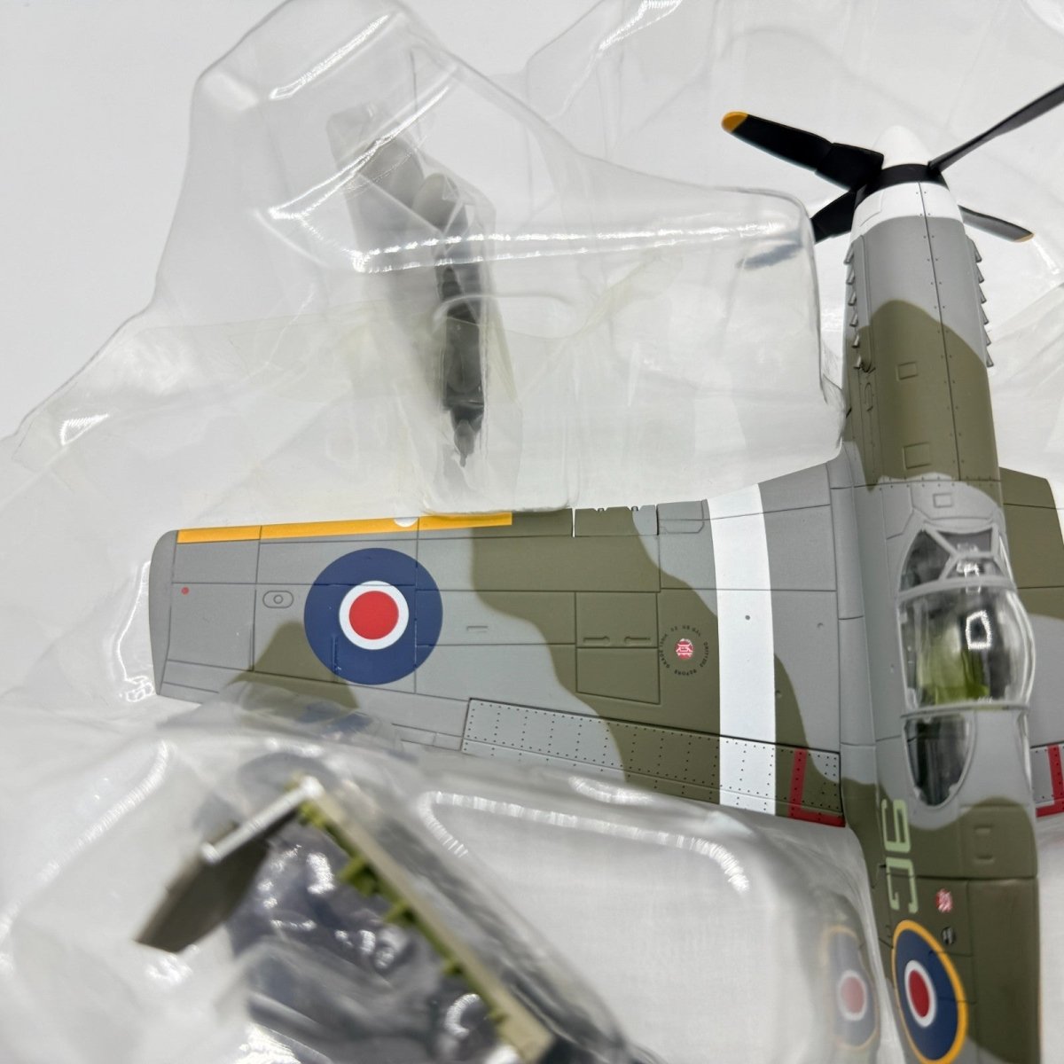 Hobby Master HA8502 1:48 P - 51 Mustang Mk.III Royal Canadian Air Force - Hobby Master