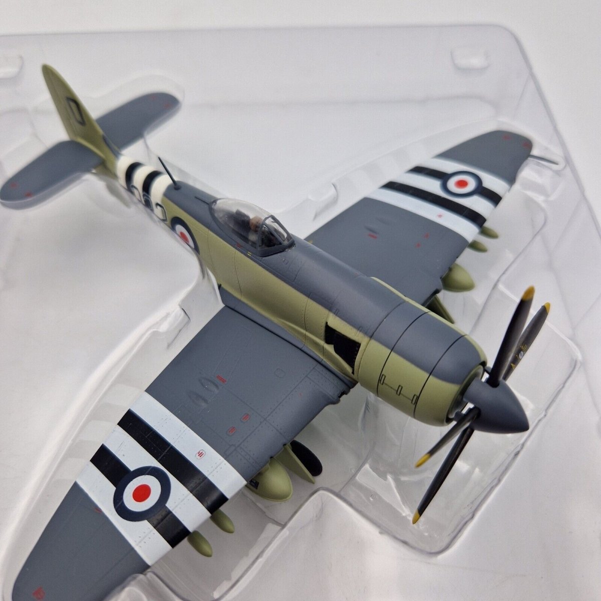 SKY GUARDIANS DIECAST AIRCRAFT 1/72ND SCALE CODE: WTW.72.015.010 SEA FURY - 