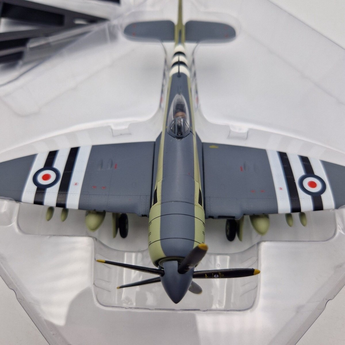 SKY GUARDIANS DIECAST AIRCRAFT 1/72ND SCALE CODE: WTW.72.015.010 SEA FURY - 