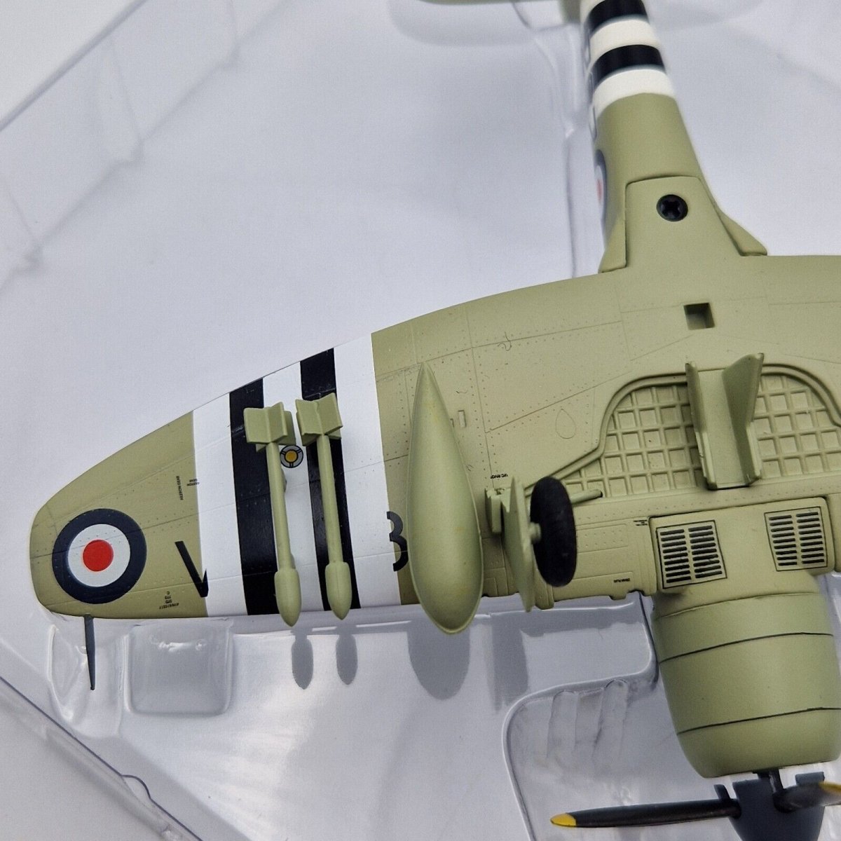 SKY GUARDIANS DIECAST AIRCRAFT 1/72ND SCALE CODE: WTW.72.015.010 SEA FURY - 