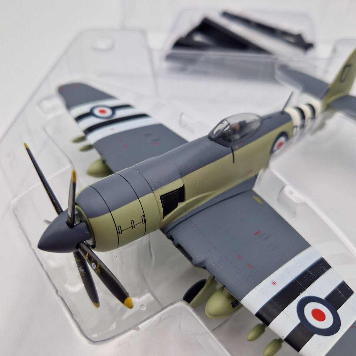 SKY GUARDIANS DIECAST AIRCRAFT 1/72ND SCALE CODE: WTW.72.015.010 SEA FURY - 