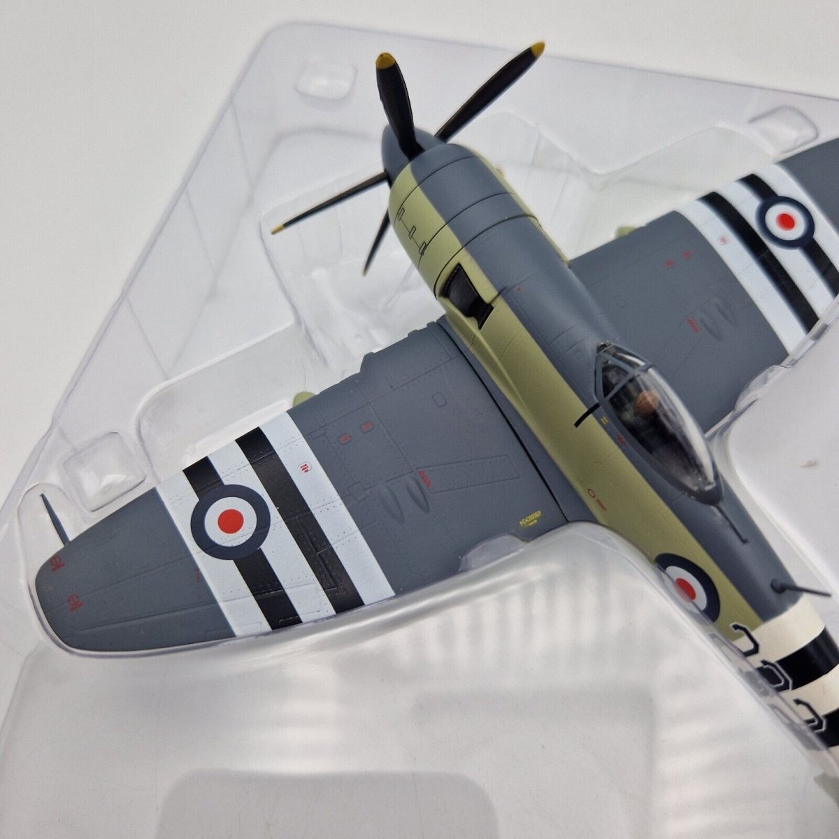 SKY GUARDIANS DIECAST AIRCRAFT 1/72ND SCALE CODE: WTW.72.015.010 SEA FURY - 